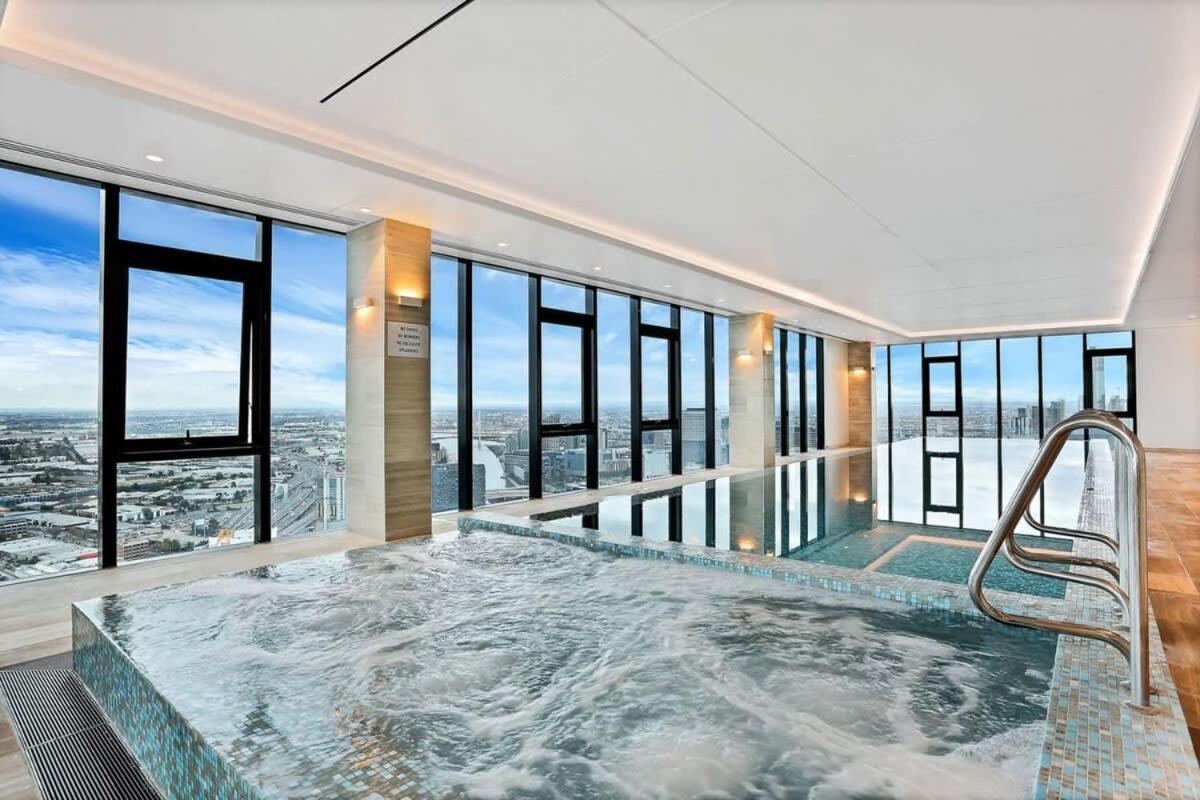 A Lux 2br Apt With Panoramic Views, Free Parking Melbourne