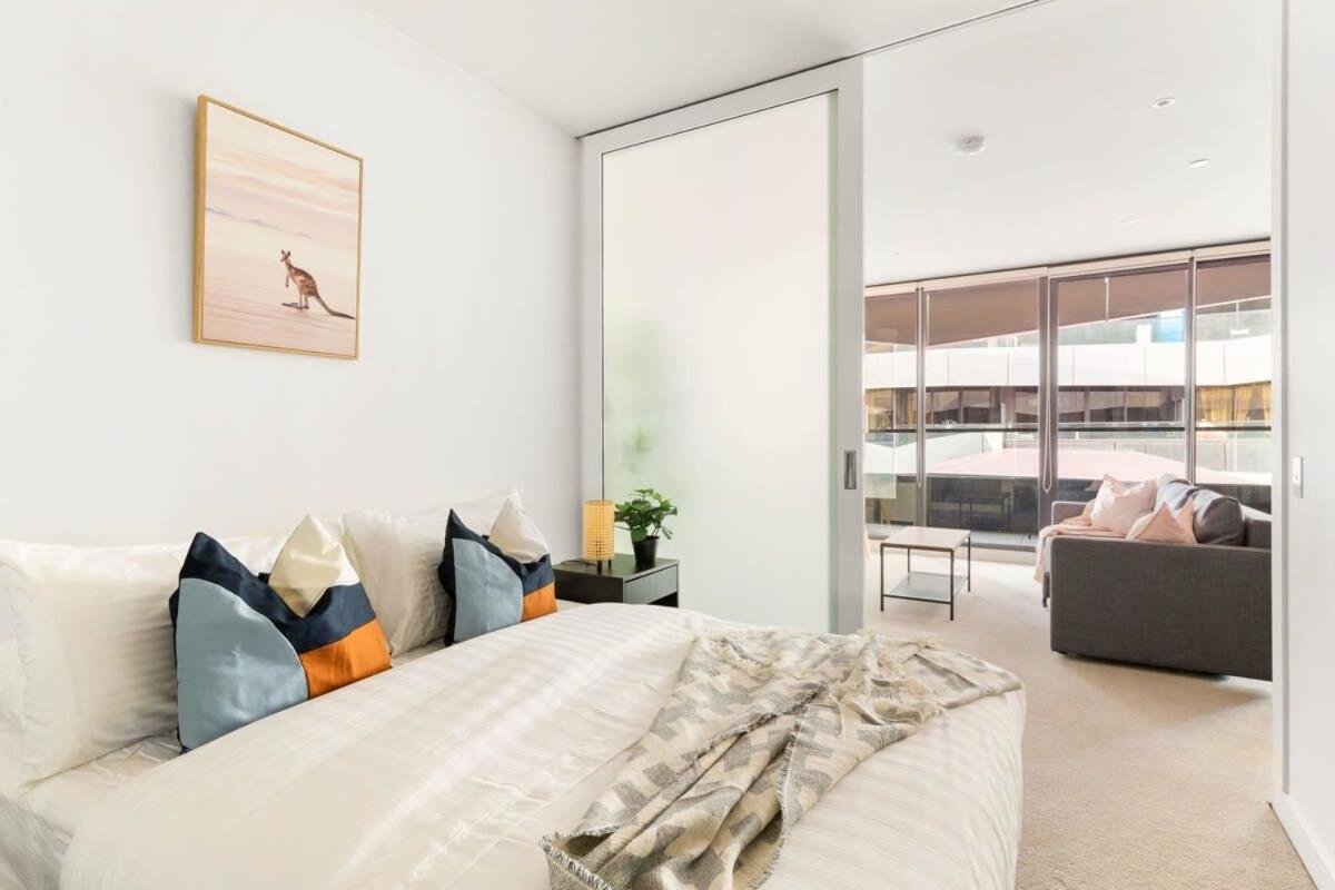 Stylish & Modern 2br Near Victoria Market * Melbourne