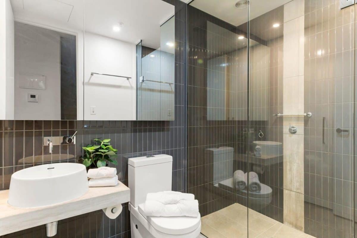 Stylish & Modern 2br Near Victoria Market