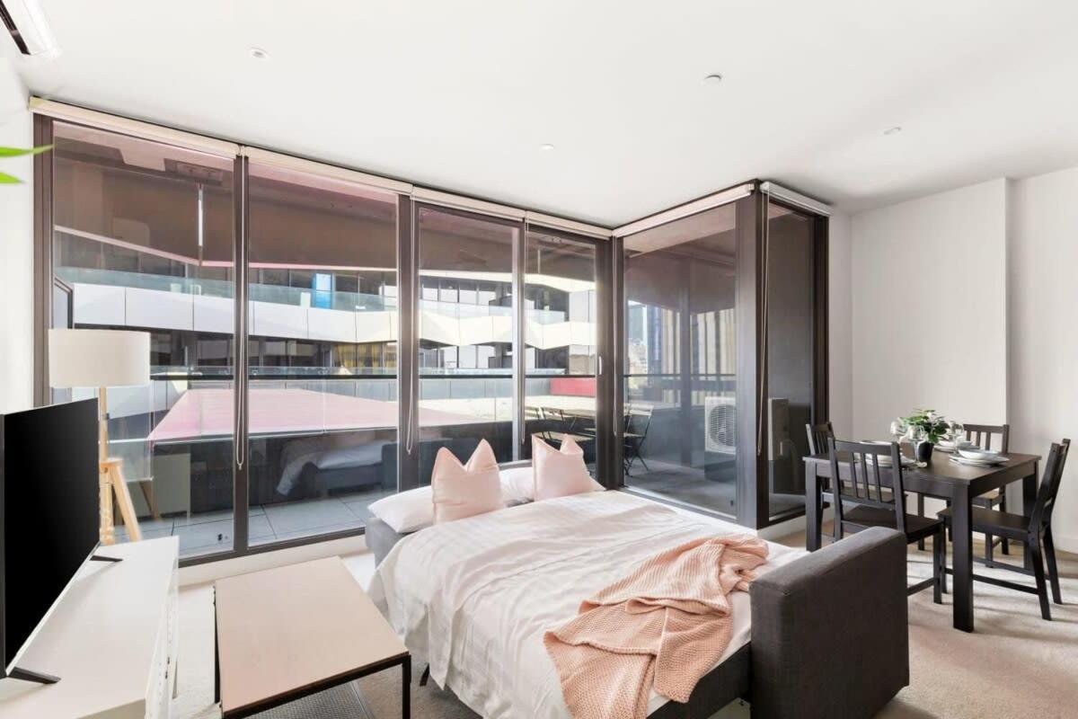 Apartment Stylish & Modern 2br Near Victoria Market *