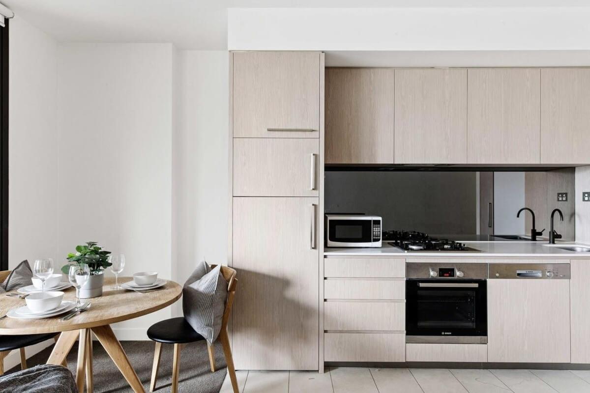 Apartment Charming 2br Near Victoria Market Views Melbourne