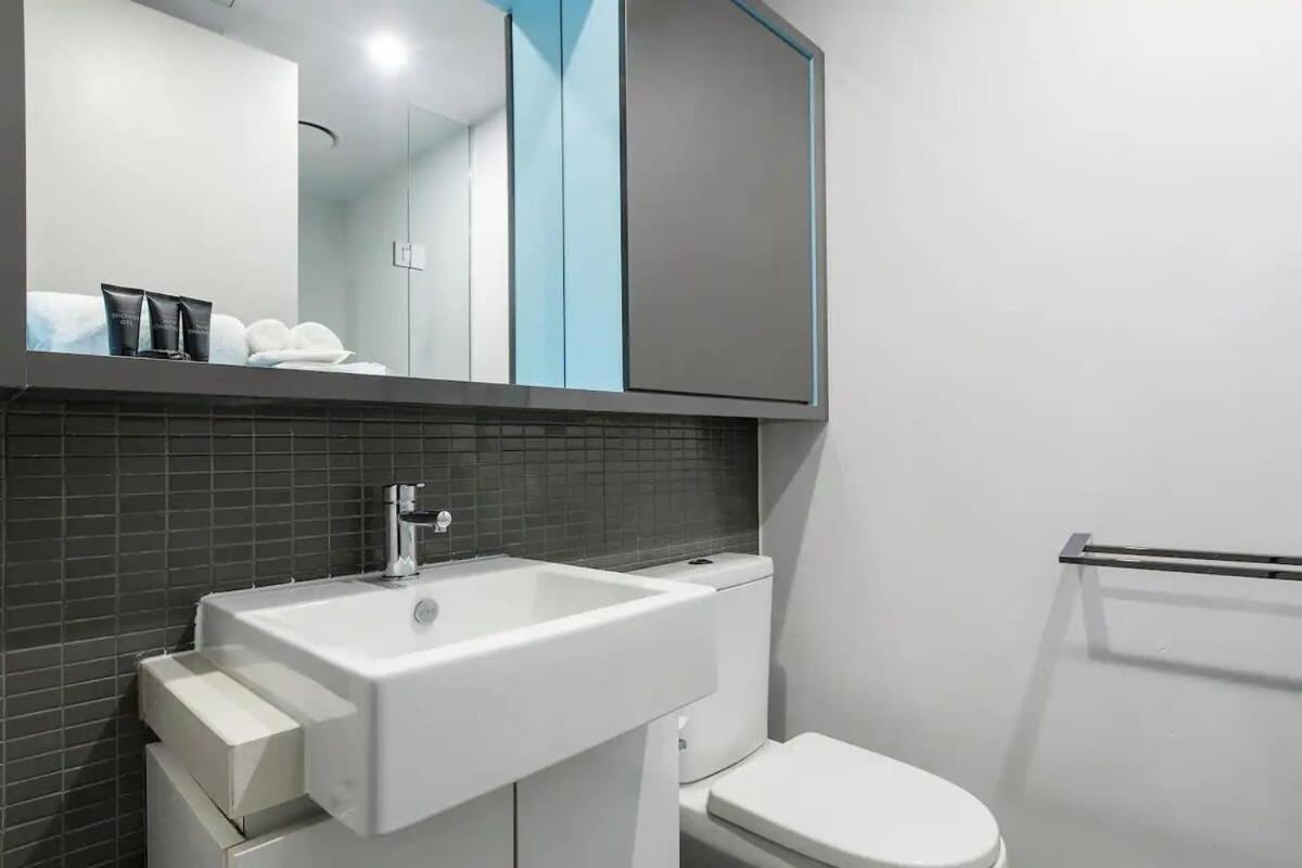 A 3br Next To Zoo Free Parking Apartment Melbourne