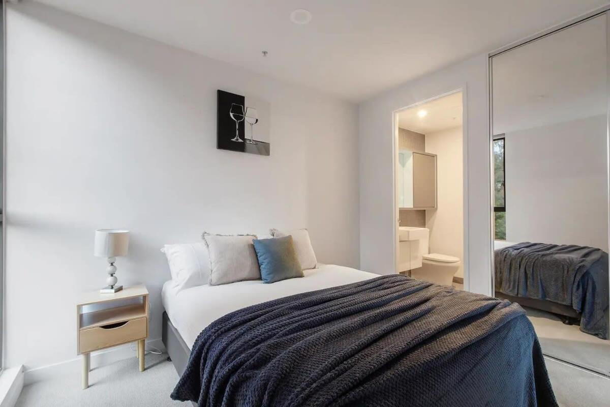 A 3br Next To Zoo Free Parking Apartment