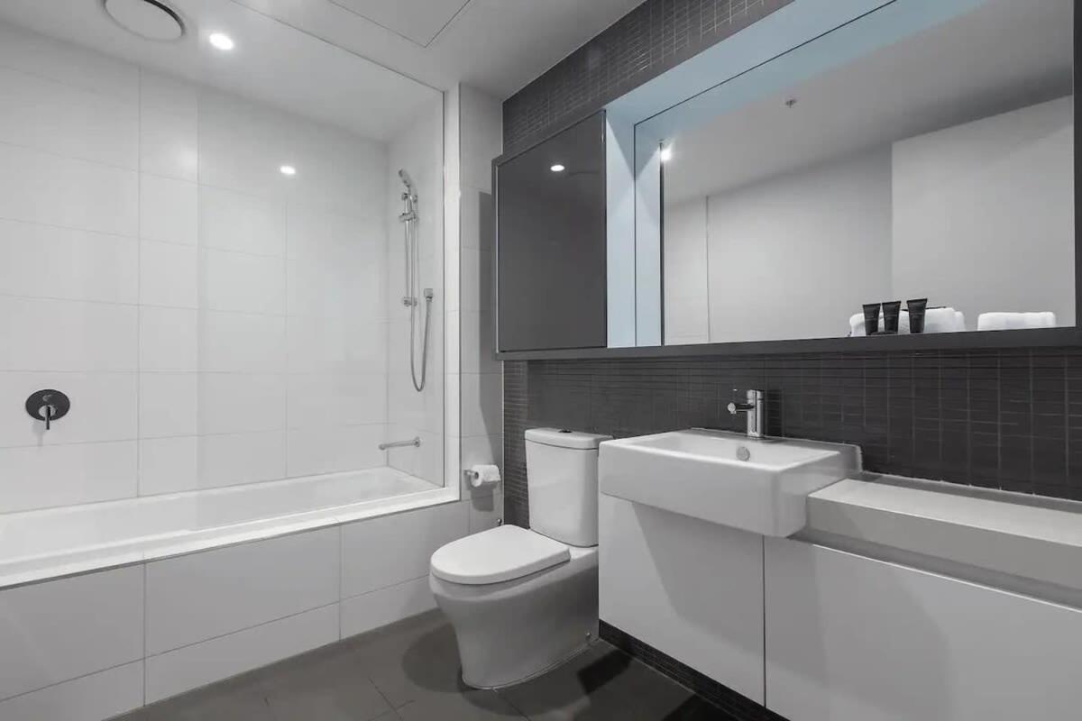 A 3br Next To Zoo Free Parking Apartment *