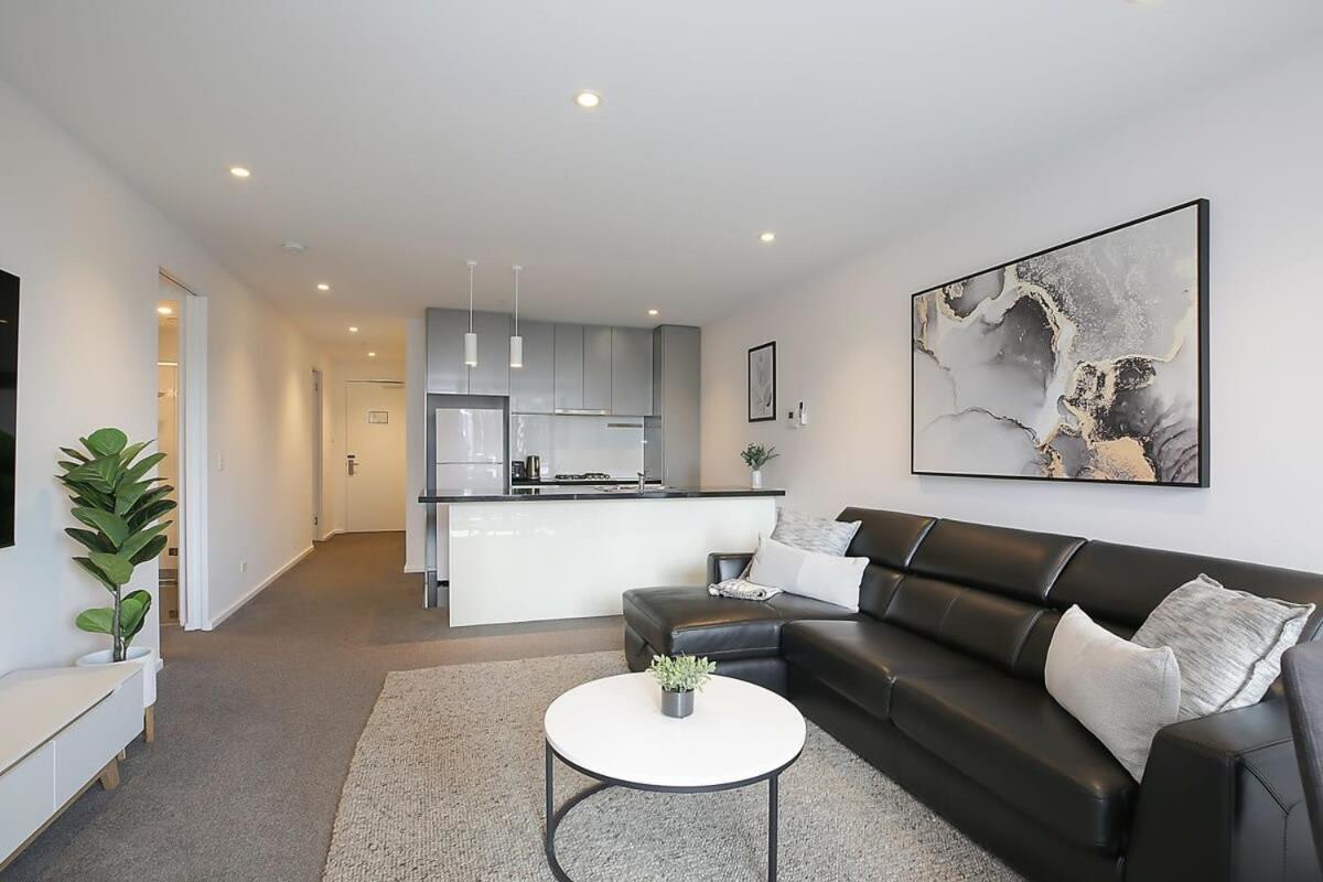 A Modern 2br With Views Free Parking Apartment