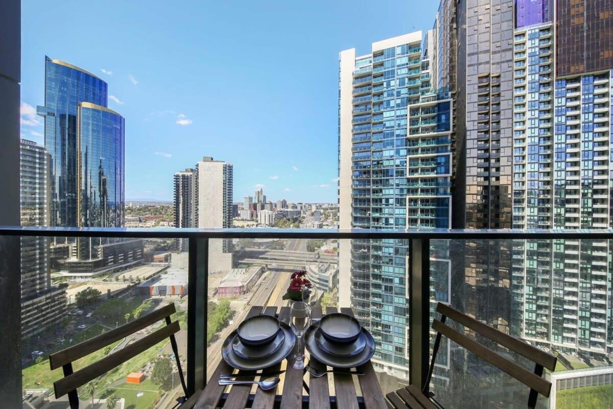 A Stylish 2br With Views In Southbank Apartment Melbourne