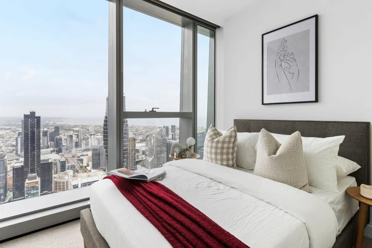 A Chic 2br With Panoramic Views Free Parking Melbourne