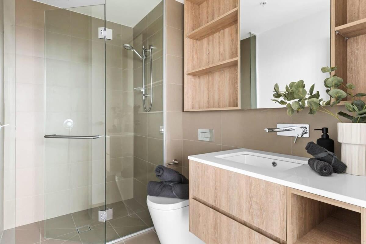 A Chic 2br With Panoramic Views Free Parking *