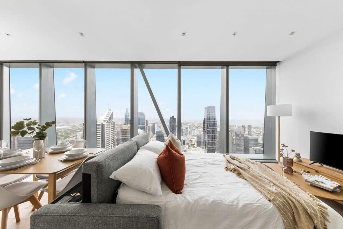 A Chic 2br With Panoramic Views Free Parking Apartment