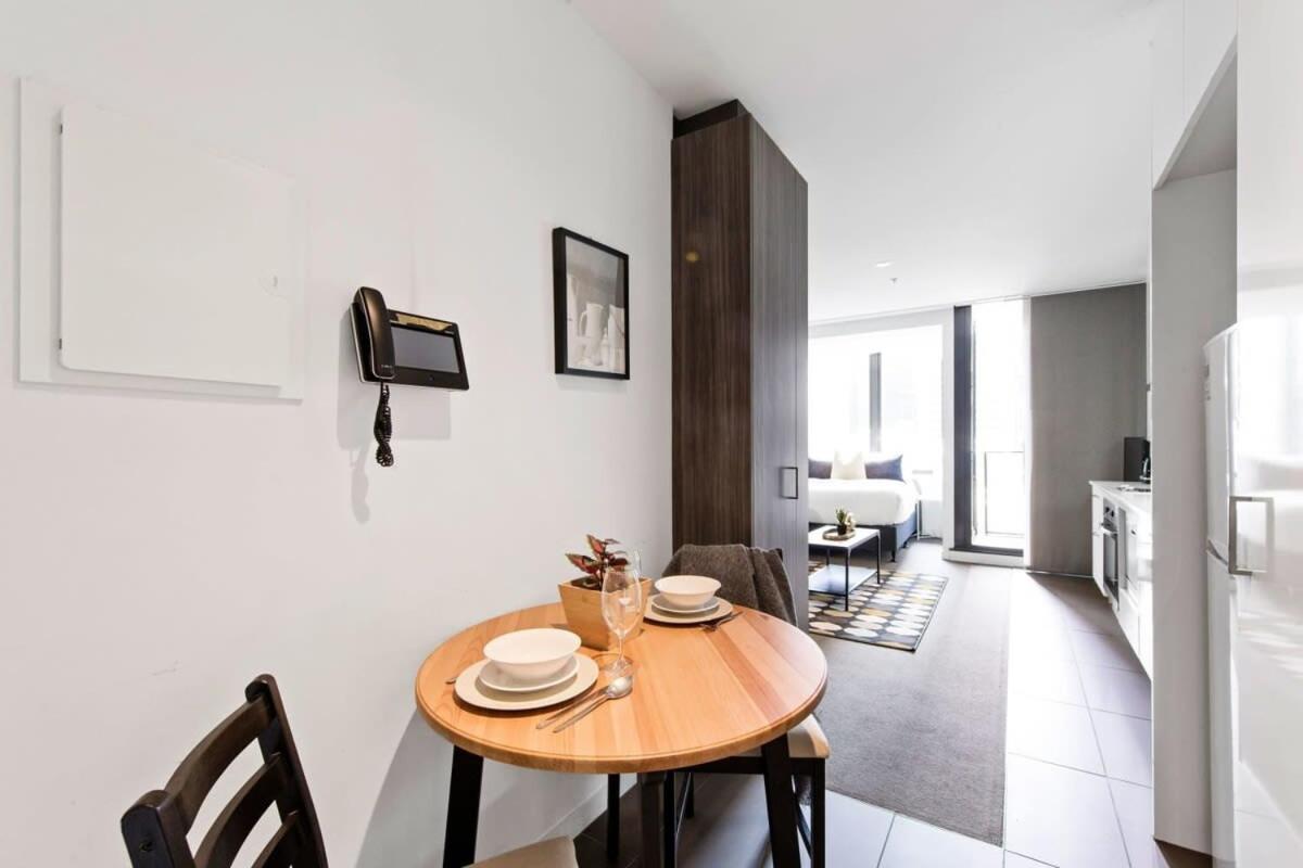 A Stylish Cbd Right Next To Southern Cross Apartment Melbourne