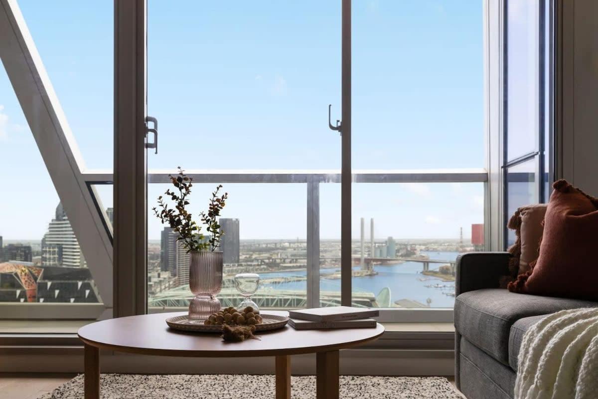 A Stylish 3br Apt With Harbour Views Free Parking Apartment