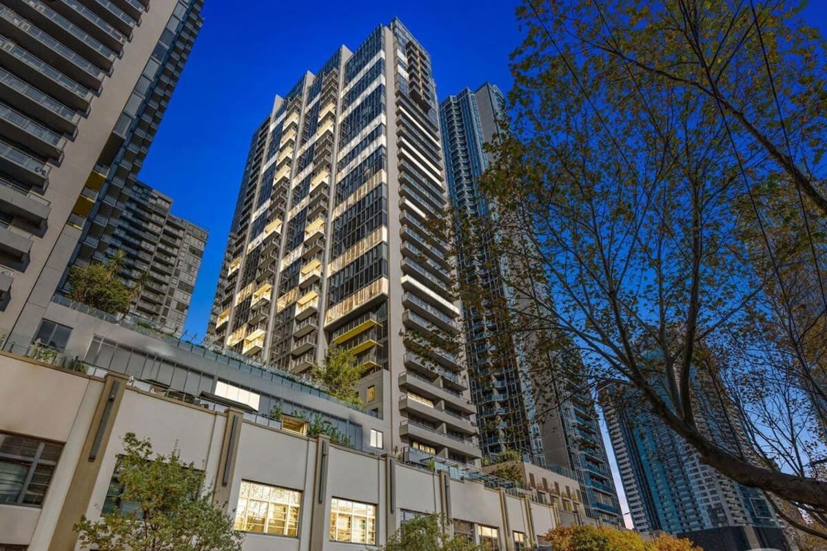 Apartment A Large 2br Near Crown Sleeps 8 Free Parking *