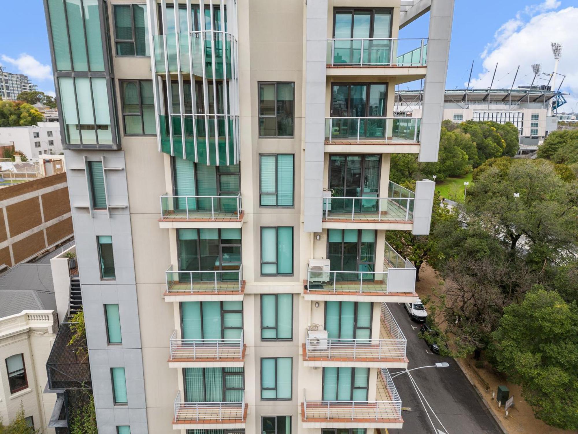 East 2br Apartment Melbourne