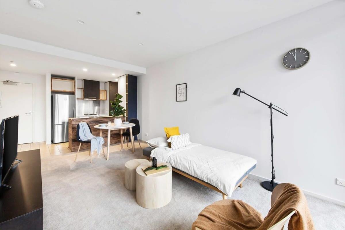 A Stylish 2br Next To Vic Market Free Parking *