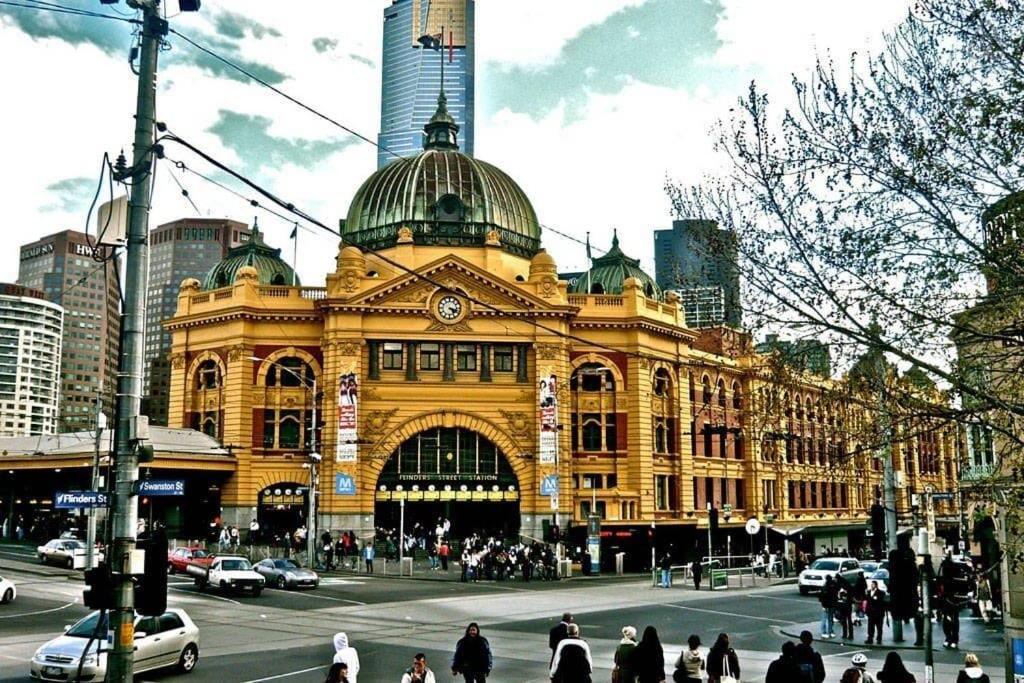 A Stylish 2br Next To Vic Market Free Parking Apartment Melbourne