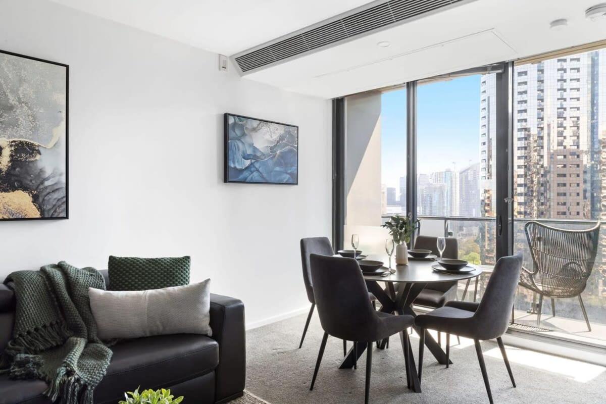 A Modern 2br With Views Free Parking
