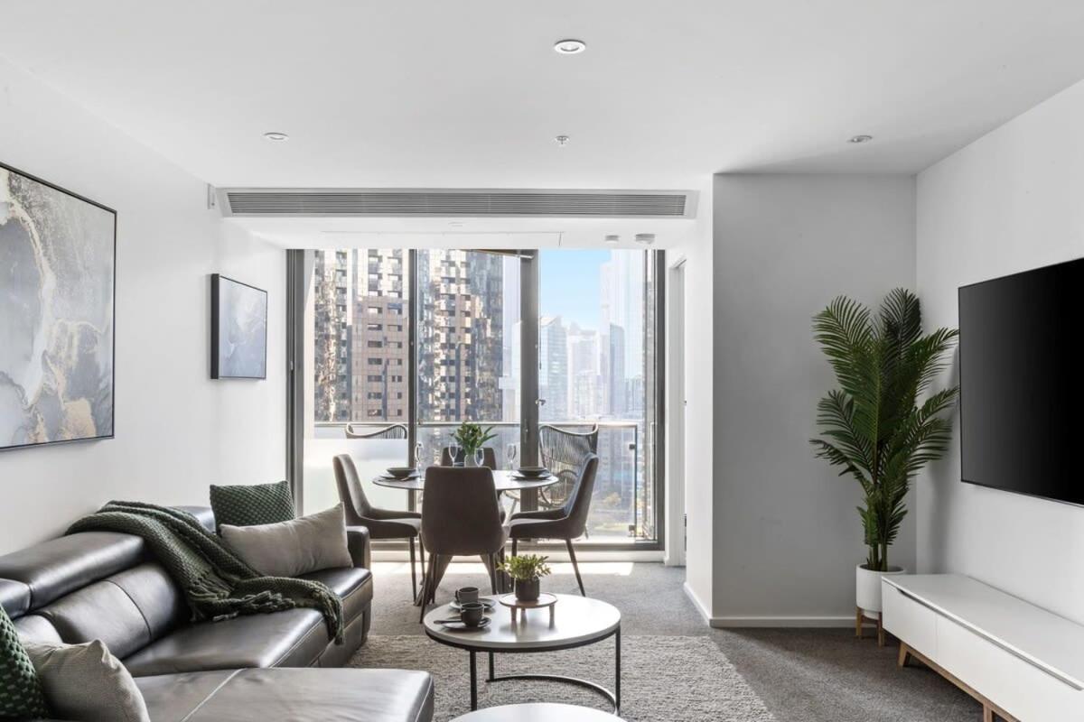 A Modern 2br With Views Free Parking Apartment *