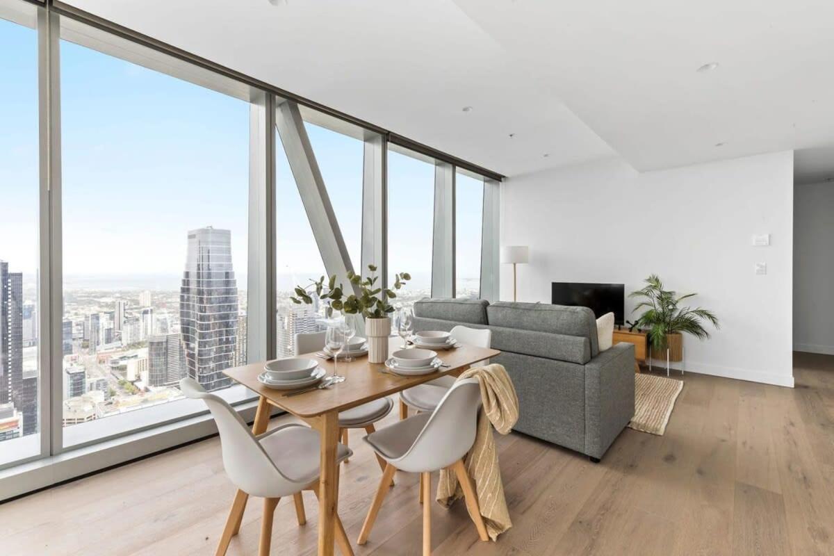 A Chic 2br With Panoramic Views Free Parking *