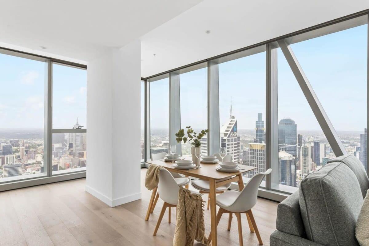 A Chic 2br With Panoramic Views Free Parking