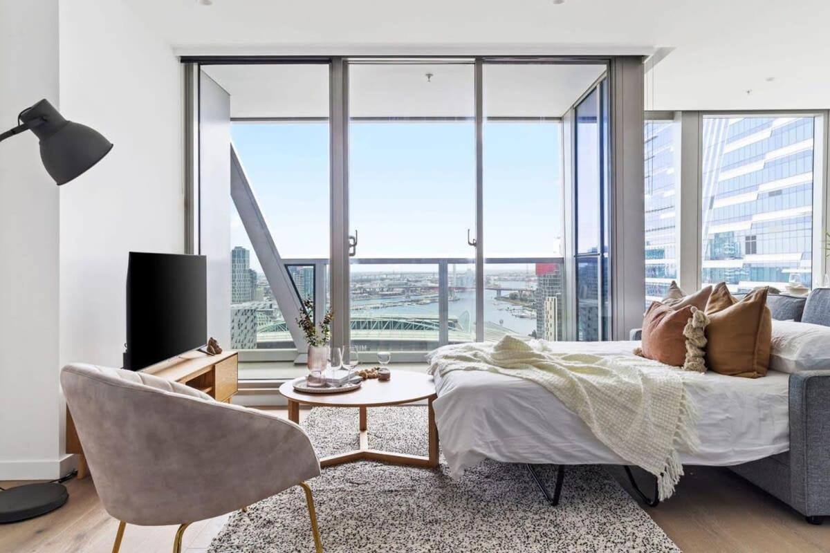 A Stylish 3br Apt With Harbour Views Free Parking Apartment