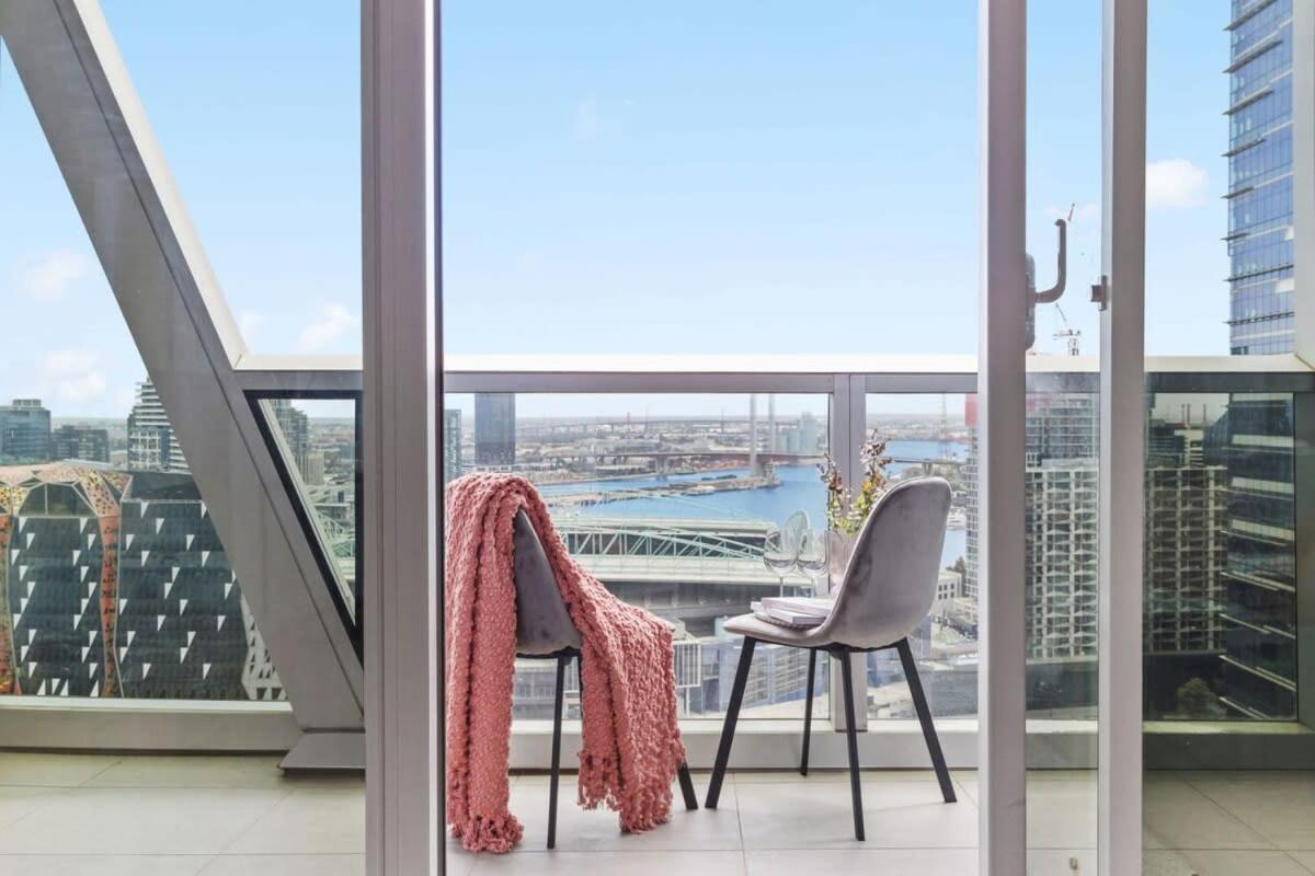 A Stylish 3br Apt With Harbour Views Free Parking *