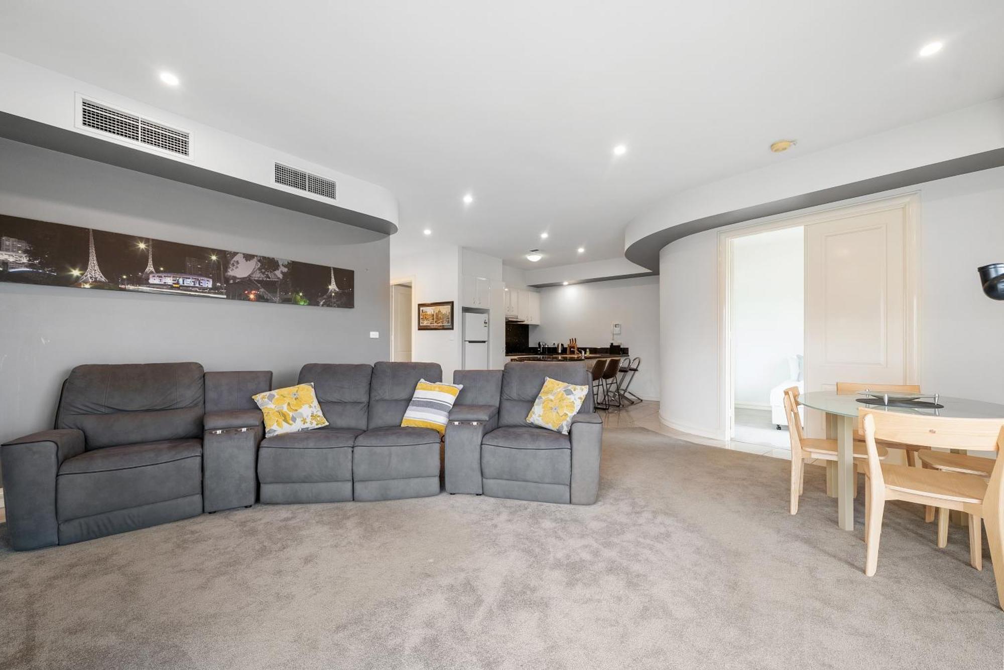 East 2br Apartment