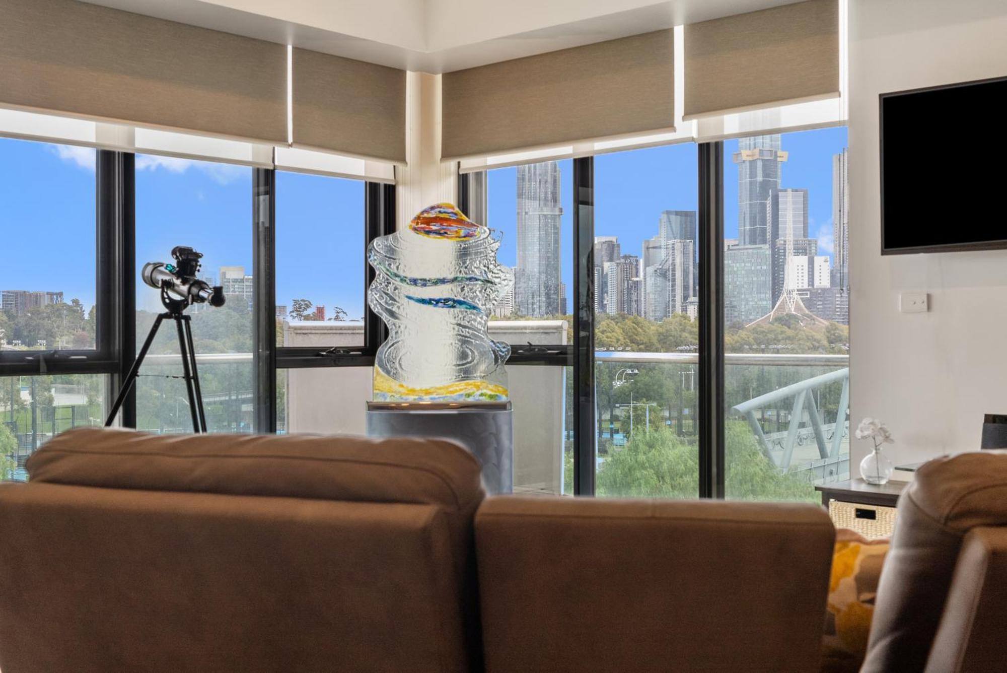 East 2br Melbourne
