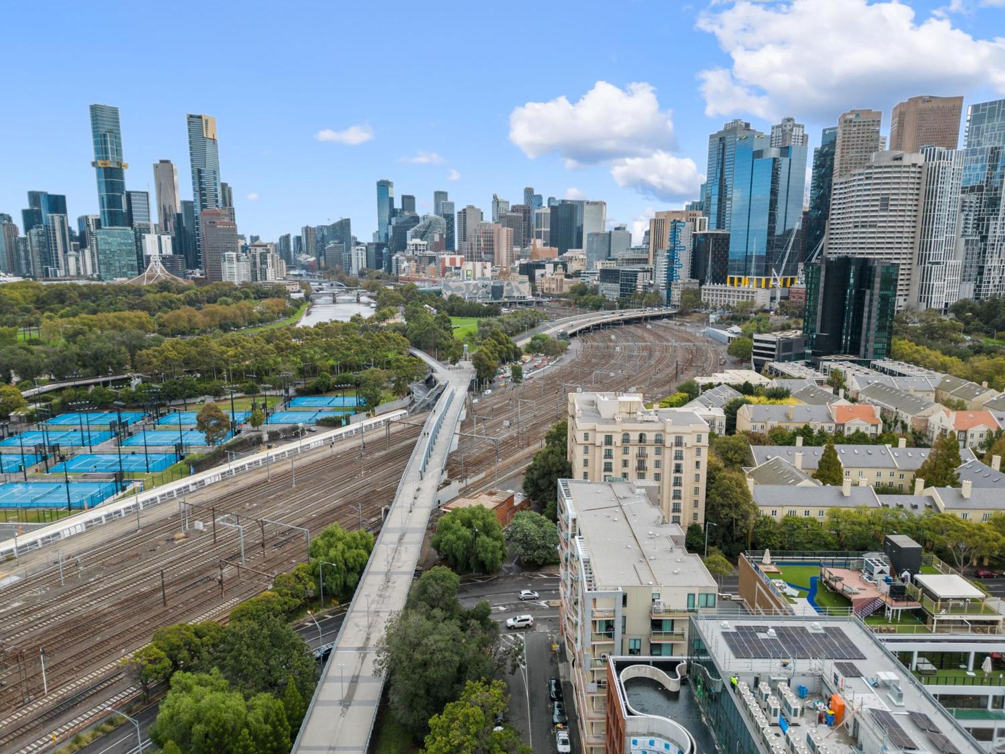 East 2br Melbourne