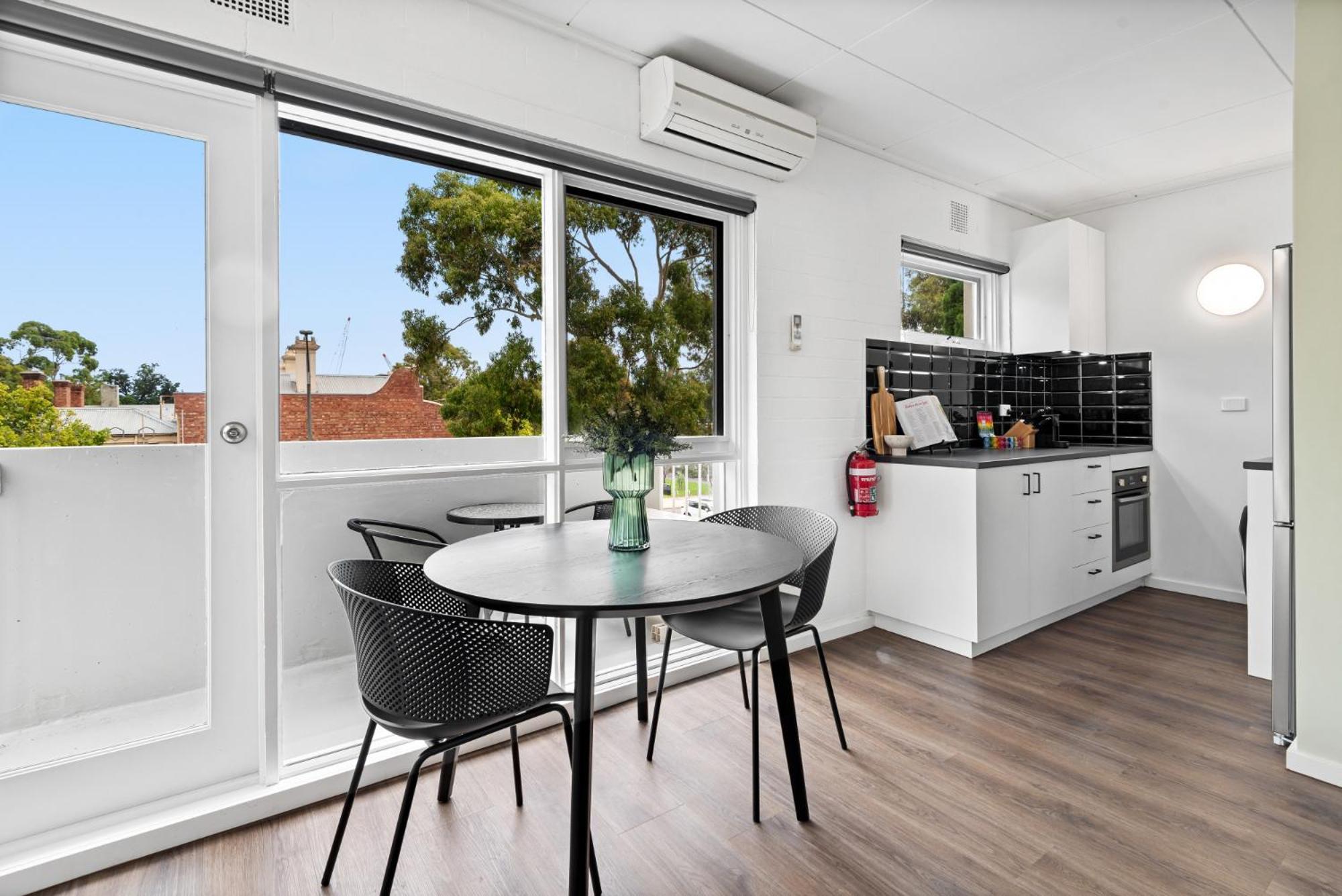 Peaceful 1-bed Near The Centre Apartment Melbourne