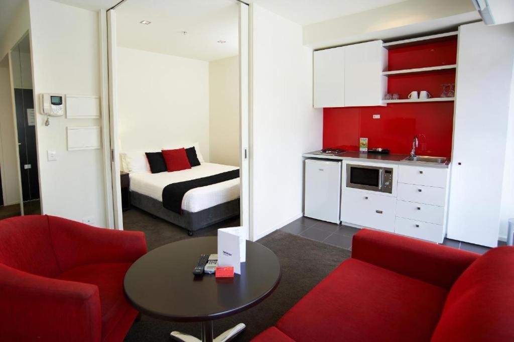 Hotel Comfort On Elizabeth 4*