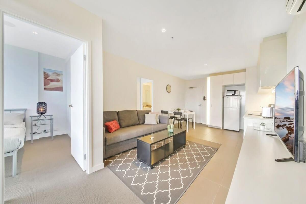 Apartment A Comfy Cbd With Amazing Harbour Views Right Next To Southern Cross