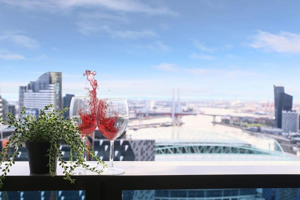 A Comfy Cbd With Amazing Harbour Views Right Next To Southern Cross Melbourne