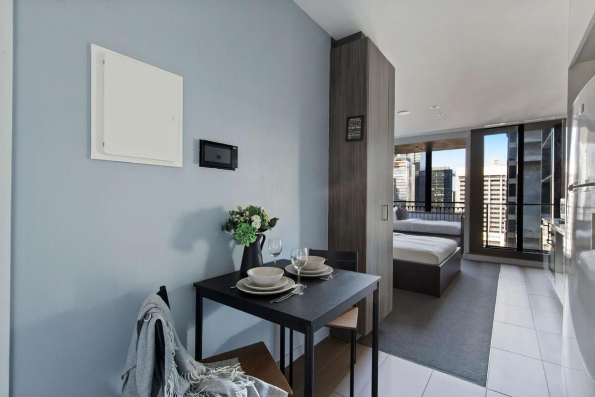 A Stylish & Comfy Next To Southern Cross Apartment