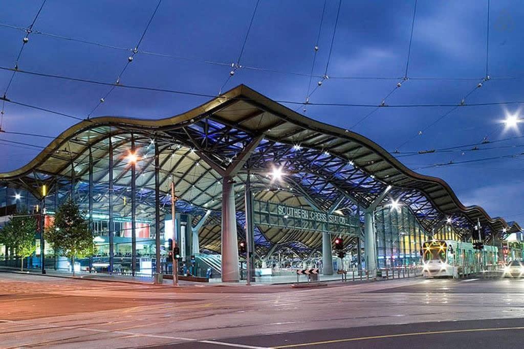 A Stylish & Comfy Next To Southern Cross Melbourne