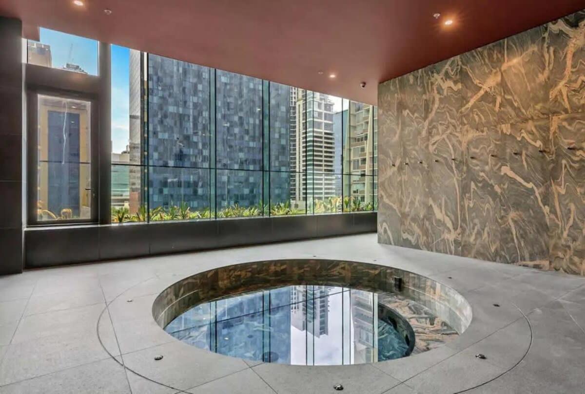 A 3br Next To Free Parking * Melbourne