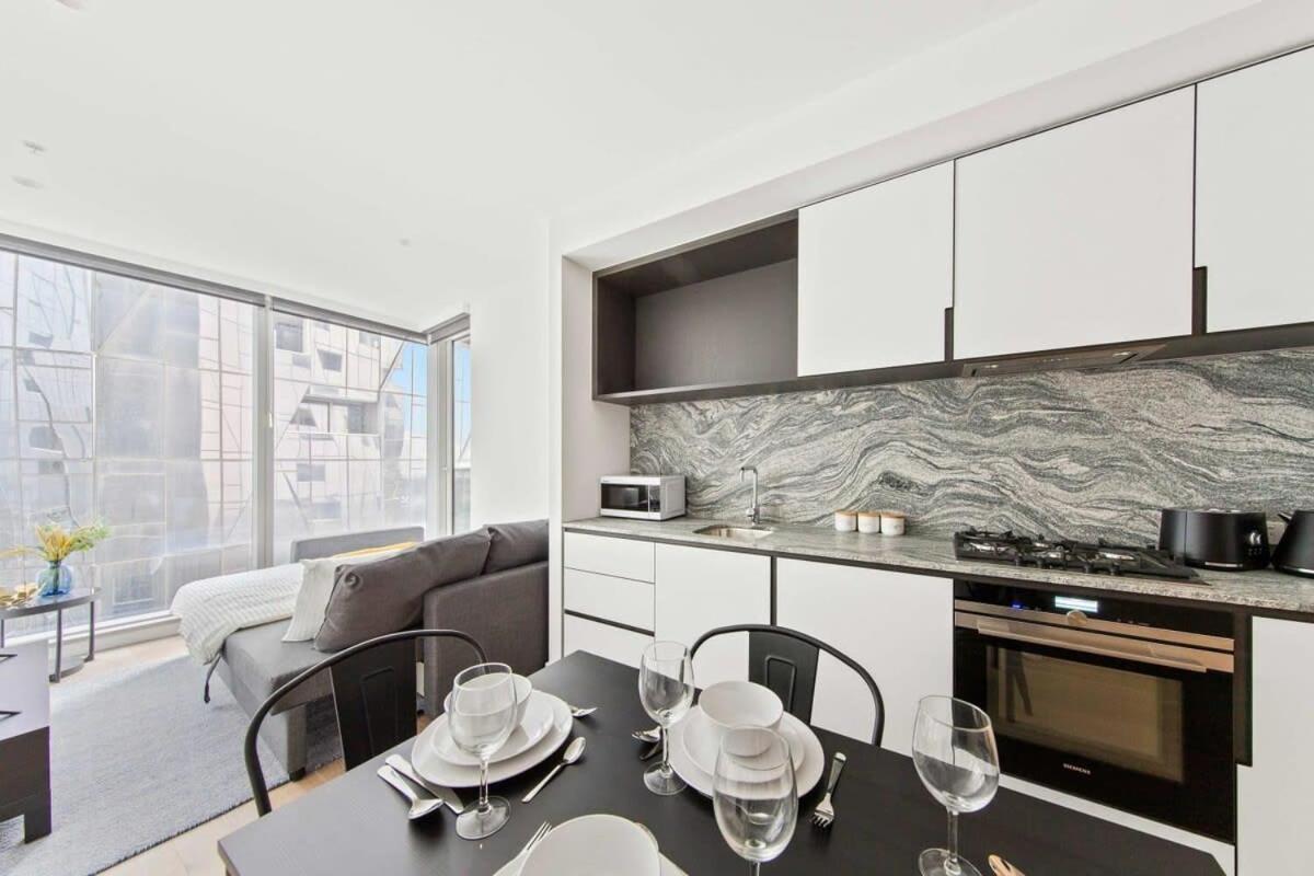 A Lux & Modern Next To Southern Cross Station Apartment Melbourne