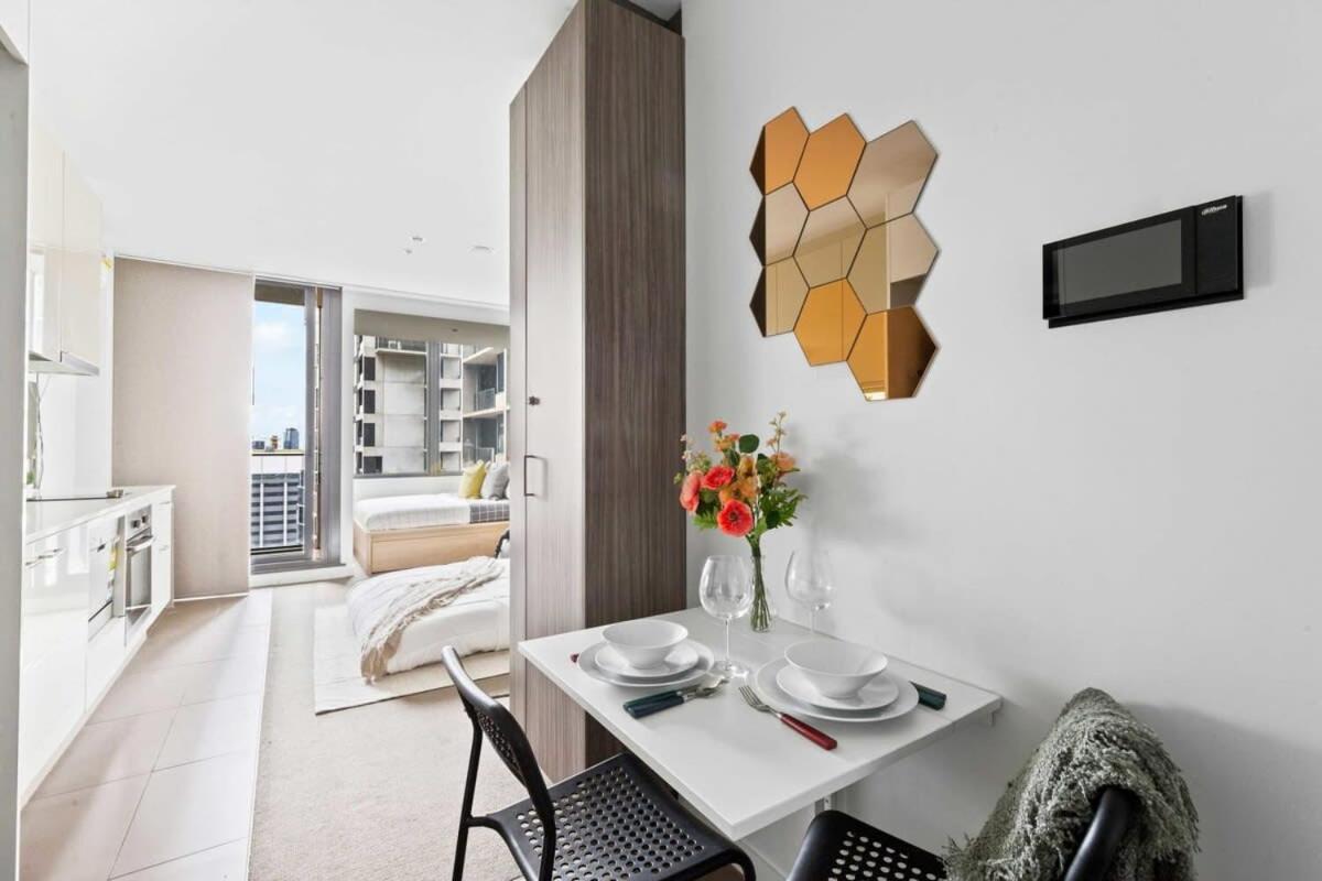 Stylish Studio Next To Southern Cross City Views *