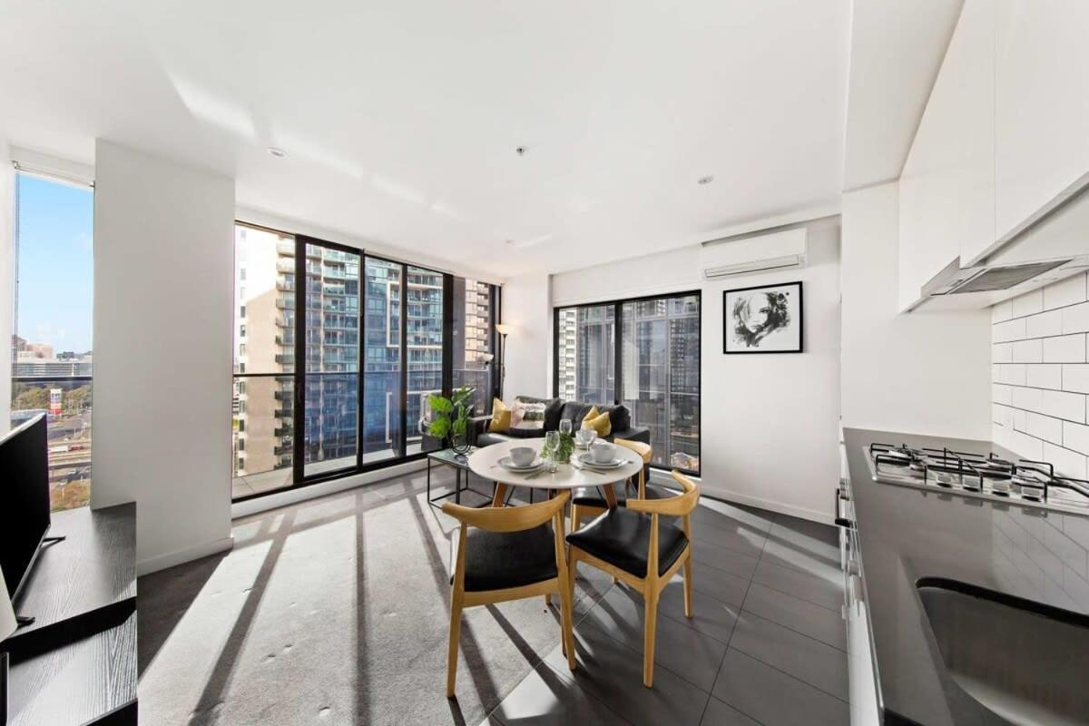 A Modern & Spacious 2br Views Southbank * Melbourne