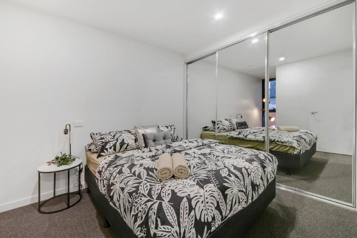 A Comfy 2br 5-min Walk To * Melbourne