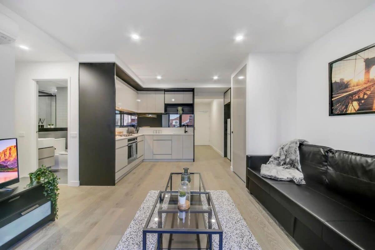 A Comfy 2br 5-min Walk To Melbourne