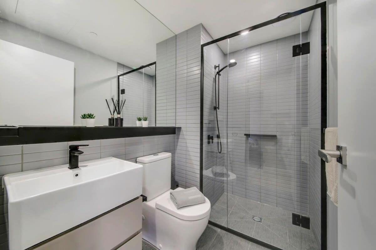 Apartment A Comfy 2br 5-min Walk To