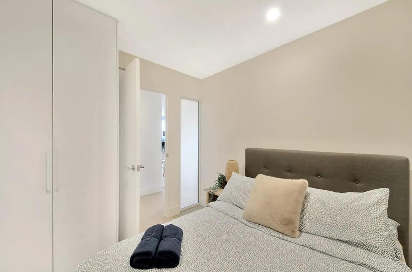 A Stylish & Modern 2br Fantastic Views Apartment Melbourne