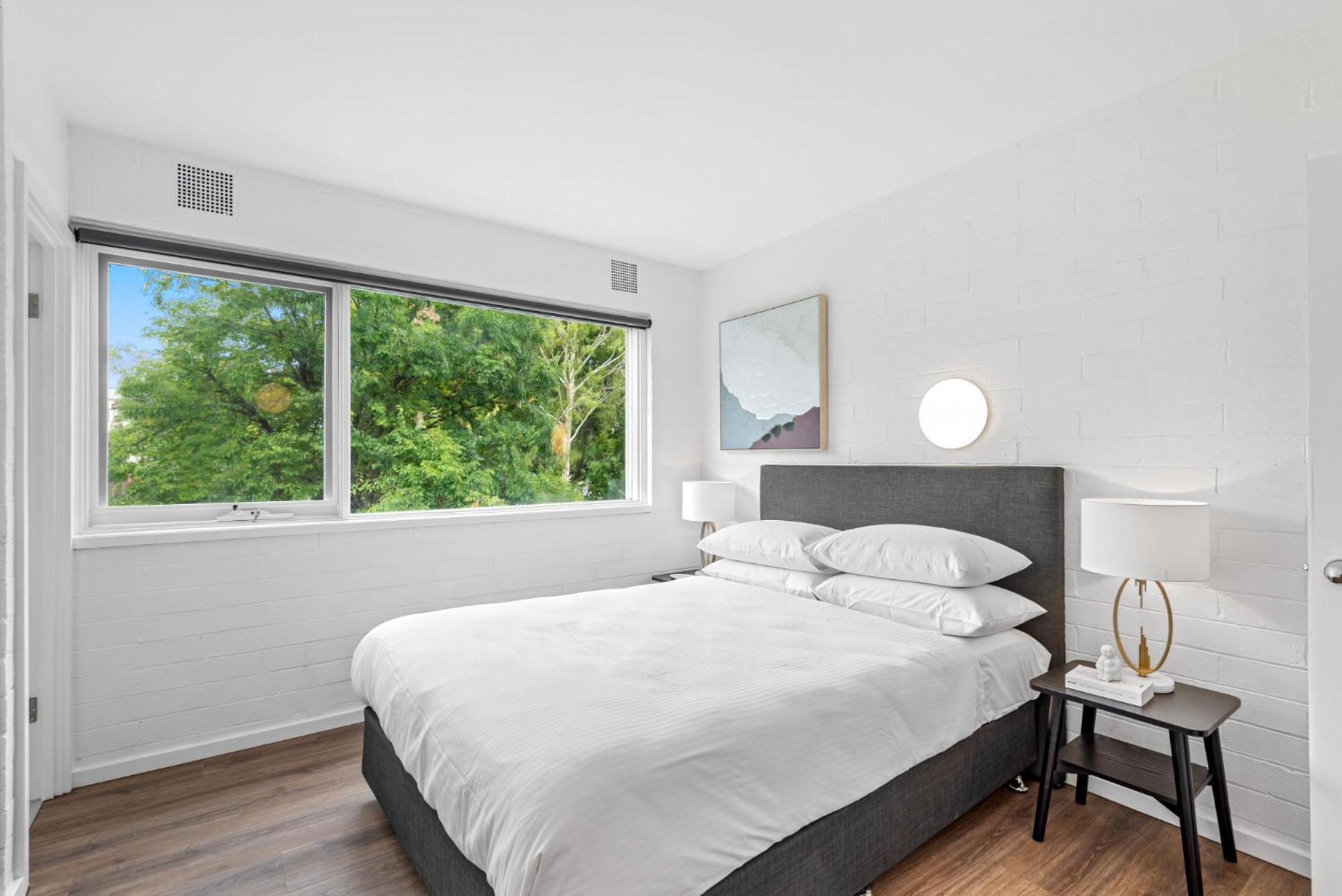 Apartment Contemporary 1-bed With Park Views