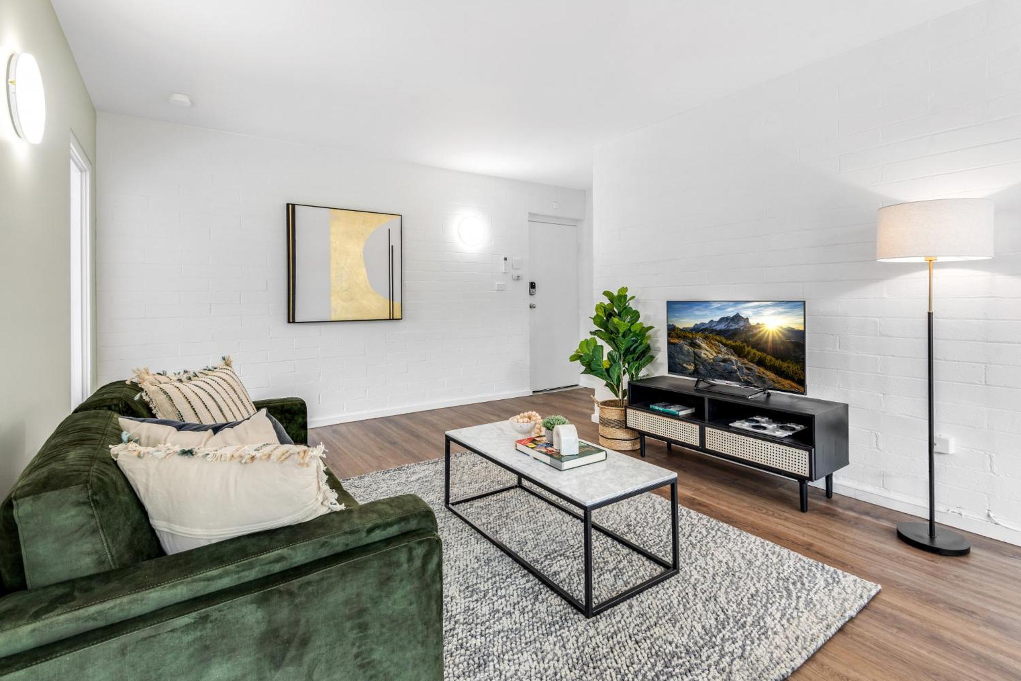 Contemporary 1-bed With Park Views