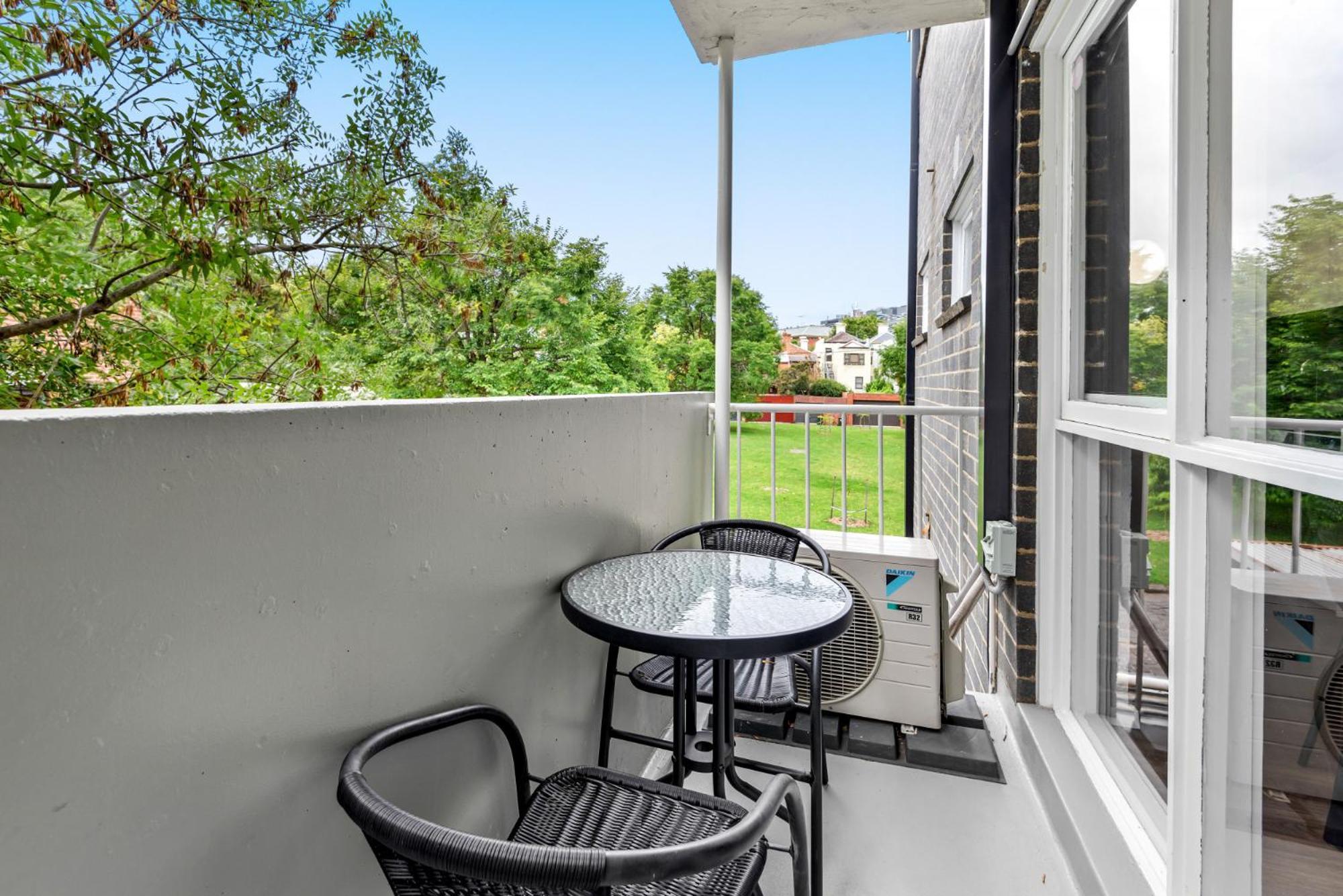 Contemporary 1-bed With Park Views Apartment