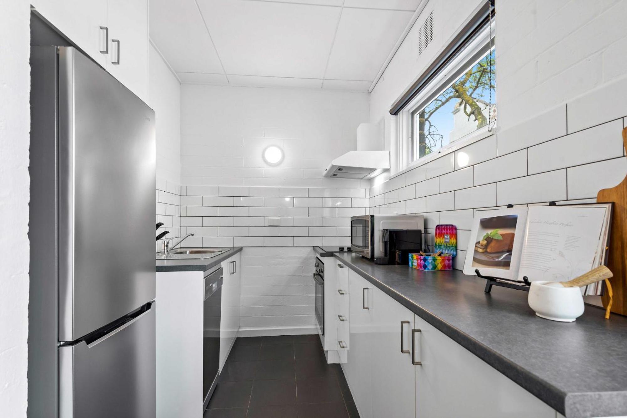 Superb 1-bed Unit With A Generous Balcony Apartment *