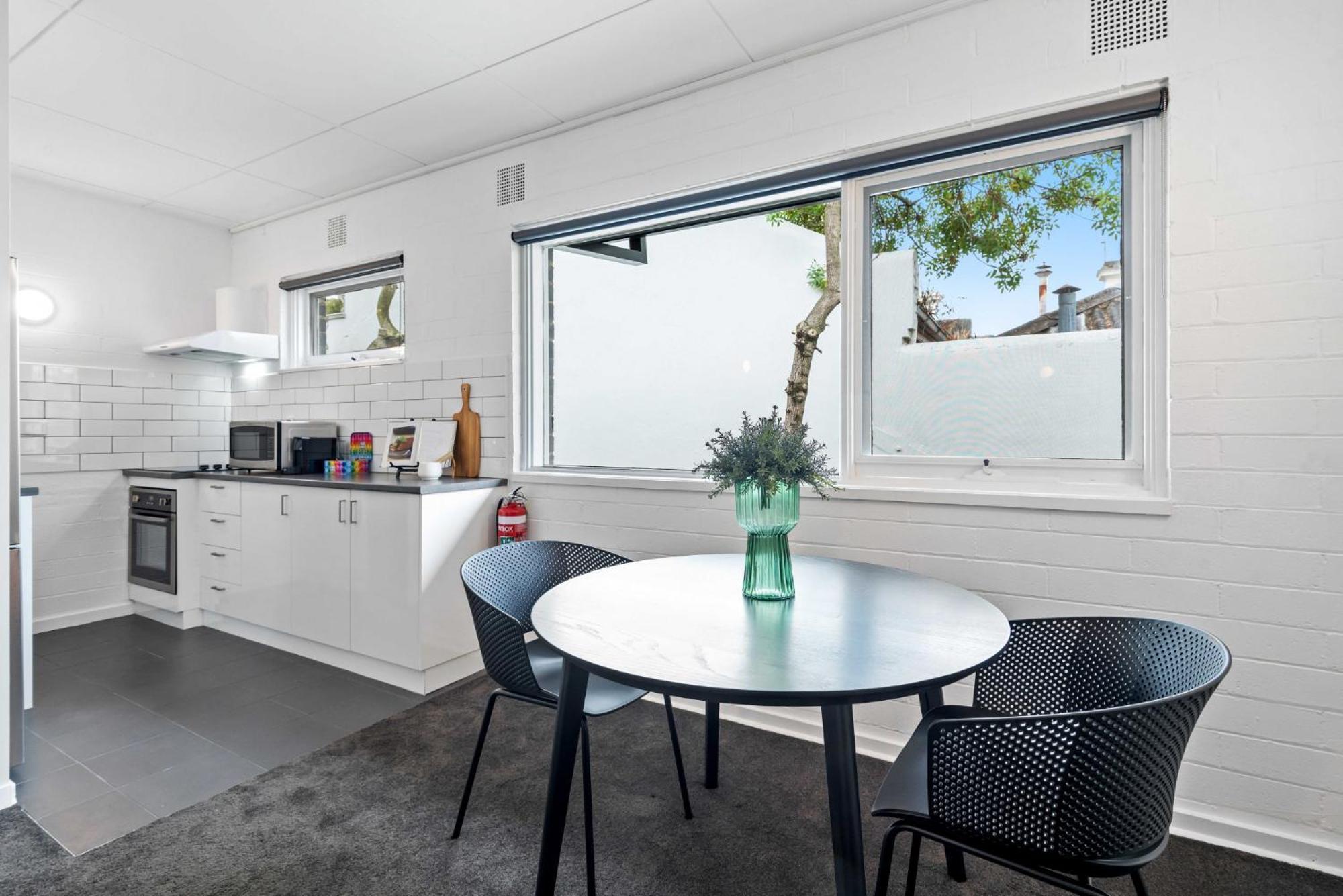 Superb 1-bed Unit With A Generous Balcony Apartment *