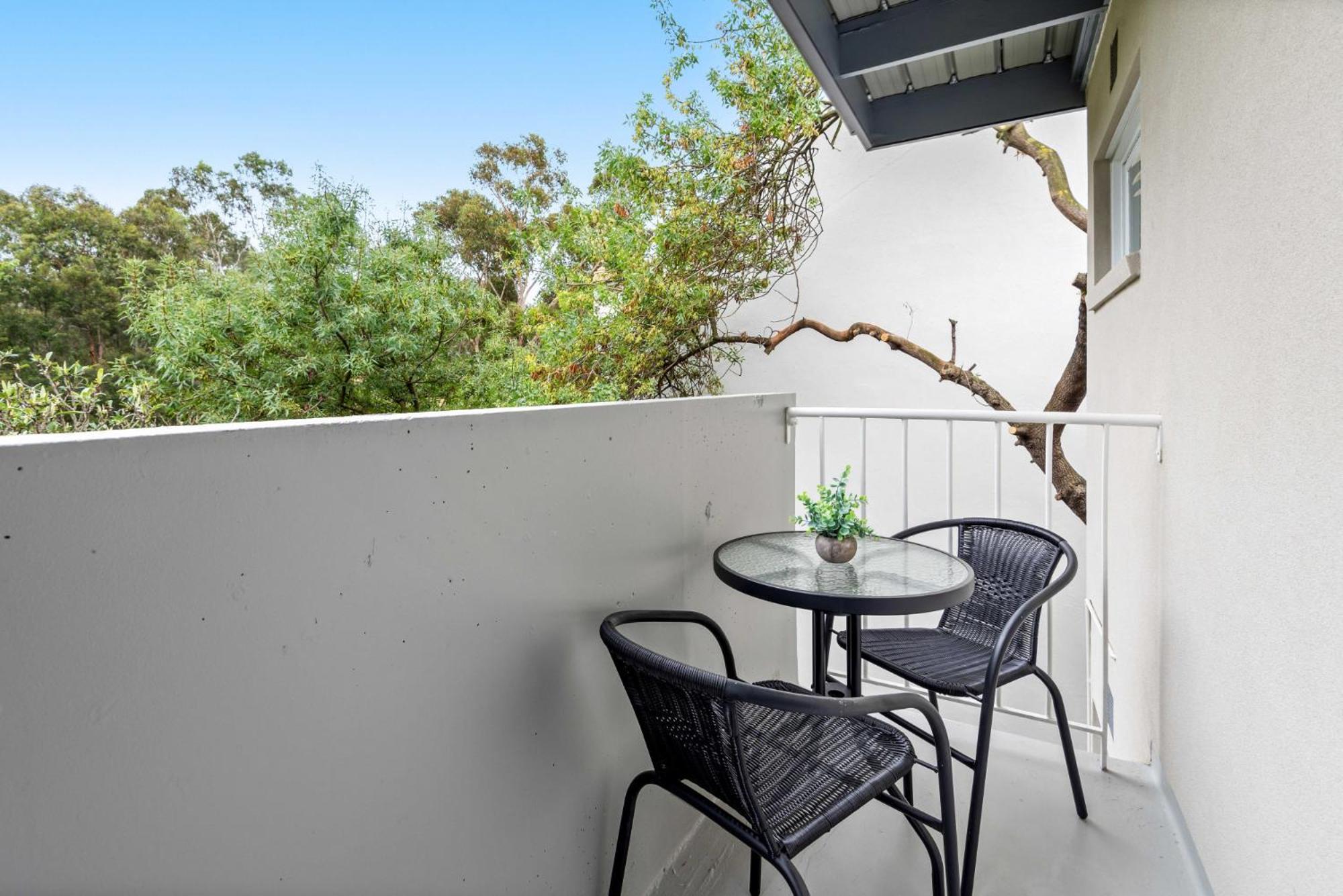 Superb 1-bed Unit With A Generous Balcony * Melbourne