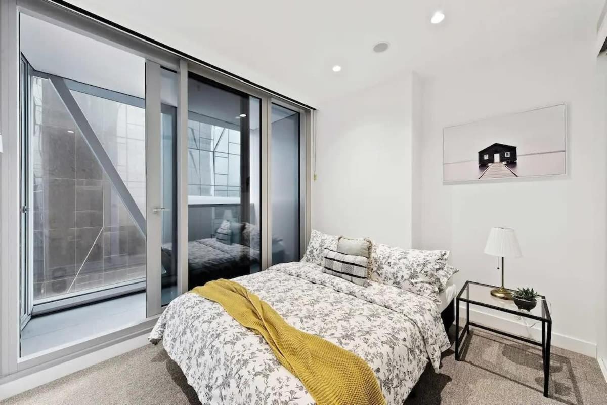 A Comfy Next To Southern Cross Free Parking Apartment Melbourne