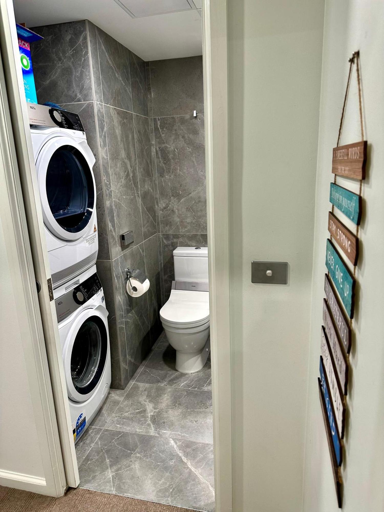 Private 1 Bed With Bathroom In A 3 Bed - Melb Cbd, Regency Towers - Free Parking, Wifi And Pool * Melbourne